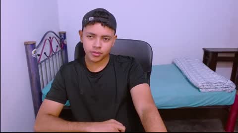 Snapshot of levii_7 chatting on November 7, 5:07 am 0600AM-1200PM - online show from November 7, 5:07 am