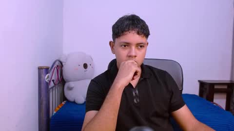 Snapshot of levii_7 chatting on November 17, 3:34 am 0600AM-1200PM - online show from November 17, 3:34 am