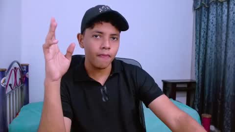 Snapshot of levii_7 chatting on November 19, 2:55 am 0600AM-1200PM - online show from November 19, 2:55 am