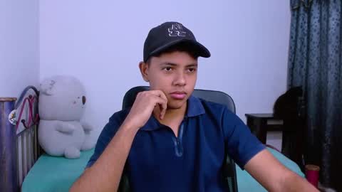 Snapshot of levii_7 chatting on November 20, 4:23 am 0600AM-1200PM - online show from November 20, 4:23 am