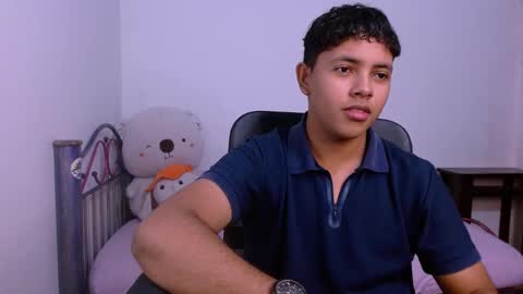 Snapshot of levii_7 chatting on November 25, 3:39 am 0600AM-1200PM - online show from November 25, 3:39 am