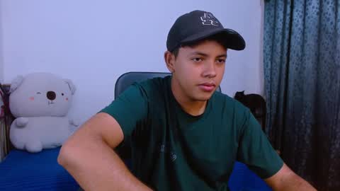 Snapshot of levii_7 chatting on December 2, 3:23 am 0600AM-1200PM - online show from December 2, 3:23 am