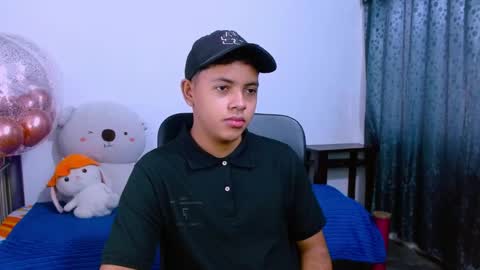 Snapshot of levii_7 chatting on December 15, 3:05 pm 0600AM-1200PM - online show from December 15, 3:05 pm