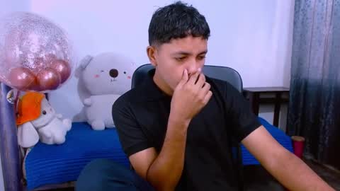 Snapshot of levii_7 chatting on December 16, 12:54 pm 0600AM-1200PM - online show from December 16, 12:54 pm