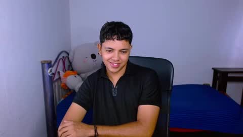 Snapshot of levii_7 chatting on December 21, 2:35 pm 0600AM-1200PM - online show from December 21, 2:35 pm