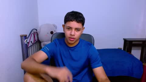 Snapshot of levii_7 chatting on December 22, 12:57 pm 0600AM-1200PM - online show from December 22, 12:57 pm