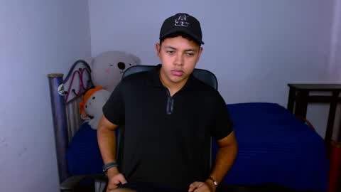 Snapshot of levii_7 chatting on January 5, 9:40 pm 0600AM-1200PM - online show from January 5, 9:40 pm