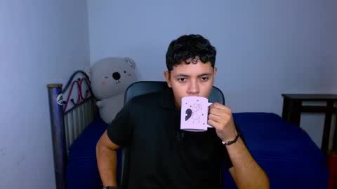 Snapshot of levii_7 chatting on January 7, 2:47 am 0600AM-1200PM - online show from January 7, 2:47 am