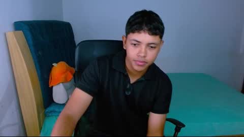 Snapshot of levii_7 chatting on February 6, 11:41 pm 0600AM-1200PM - online show from February 6, 11:41 pm