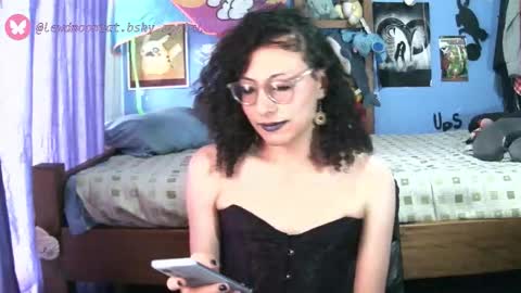 Snapshot of lewd_mooncat chatting on March 27, 9:47 pm Lewd Mooncat online show from March 27, 9:47 pm