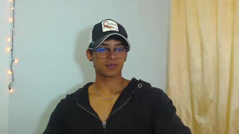 i  am lewis ly EDUARDO MEMDOZA15 online show from April 18, 5:28 pm