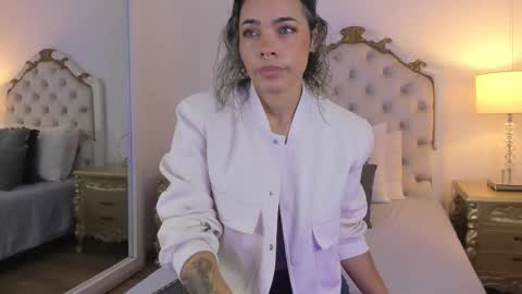 Snapshot of lexa_25_ chatting on February 6, 12:19 pm online show from February 6, 12:19 pm