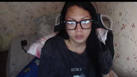 Snapshot of lexi09822 chatting on July 17, 1:23 am Hev Lexi online show from July 17, 1:23 am