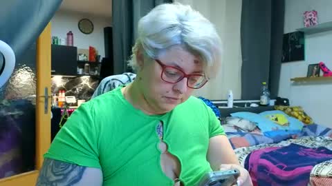 Snapshot of lexi2810 chatting on January 13, 7:21 am Lexi und Lex online show from January 13, 7:21 am