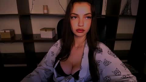 Alexia online show from December 6, 5:33 pm