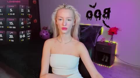 Snapshot of lexieblonde chatting on October 20, 5:41 am lexieblonde online show from October 20, 5:41 am