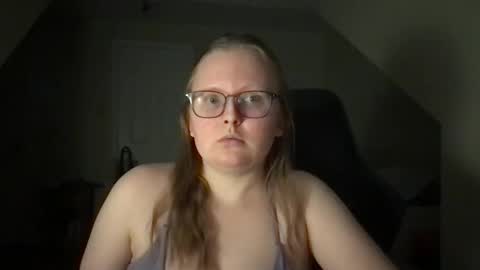 Snapshot of lexielilacs chatting on February 9, 1:00 am lexie online show from February 9, 1:00 am