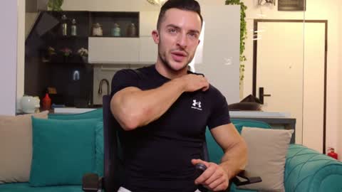 Snapshot of lexin25 chatting on December 18, 6:35 pm Askme online show from December 18, 6:35 pm