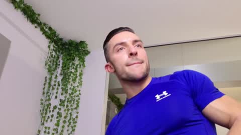 Snapshot of lexin25 chatting on December 21, 3:53 pm Askme online show from December 21, 3:53 pm