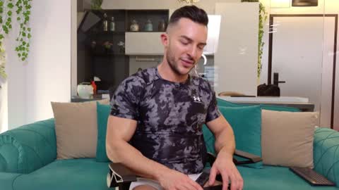 Snapshot of lexin25 chatting on December 30, 3:57 pm Askme online show from December 30, 3:57 pm