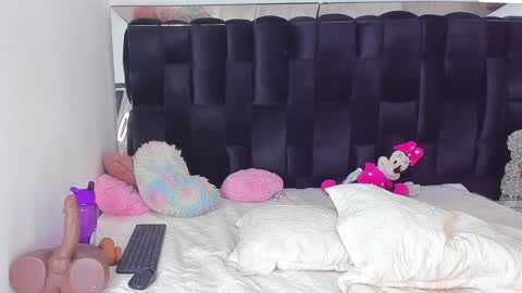 lexiross1 online show from February 6, 6:56 pm