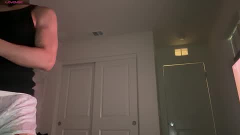 Snapshot of lexxxcazzo chatting on February 2, 7:18 am Dromaeosaurex online show from February 2, 7:18 am