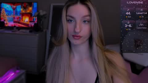 Snapshot of lexystoun chatting on December 8, 10:47 pm Lexy online show from December 8, 10:47 pm