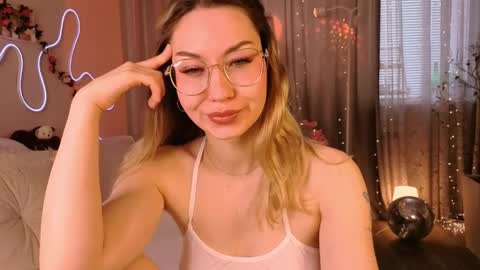 Lily online show from April 10, 5:01 am