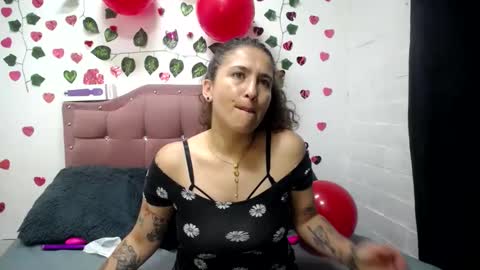 Snapshot of leyla_horny_bg chatting on February 15, 12:37 am leyla_horny_bg online show from February 15, 12:37 am