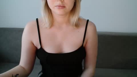 Snapshot of leyla_le chatting on April 5, 4:48 pm Leyla online show from April 5, 4:48 pm