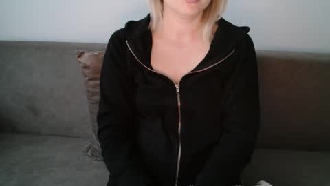 Snapshot of leyla_le chatting on April 6, 4:46 am Leyla online show from April 6, 4:46 am