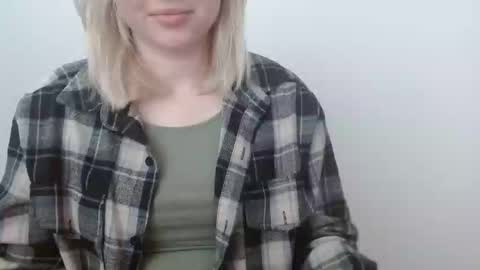 Snapshot of leyla_le chatting on April 15, 6:09 am Leyla online show from April 15, 6:09 am