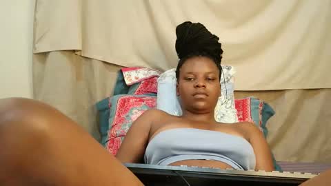 Snapshot of leylacuty13 chatting on March 13, 6:53 am leylacuty13 online show from March 13, 6:53 am