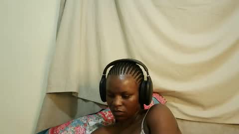 Snapshot of leylacuty13 chatting on March 19, 10:03 pm leylacuty13 online show from March 19, 10:03 pm