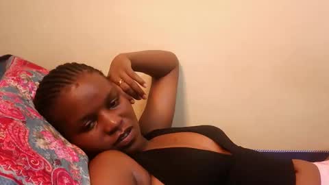 Snapshot of leylacuty13 chatting on March 31, 12:12 am leylacuty13 online show from March 31, 12:12 am