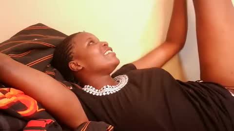 Snapshot of leylacuty13 chatting on April 2, 1:47 am leylacuty13 online show from April 2, 1:47 am