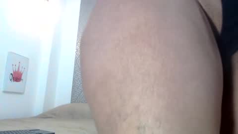 Snapshot of leyli_ass chatting on January 4, 10:24 pm leyli_ass online show from January 4, 10:24 pm