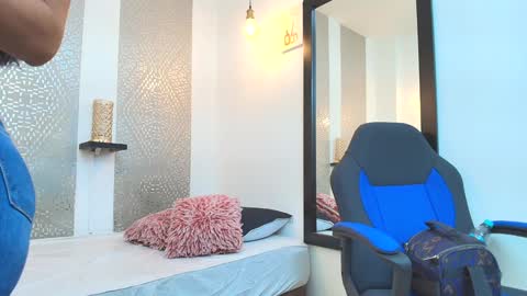 Snapshot of leyli_ass chatting on February 26, 1:00 am leyli_ass online show from February 26, 1:00 am