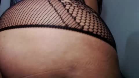 Snapshot of leyli_ass chatting on October 12, 1:37 am leyli_ass online show from October 12, 1:37 am