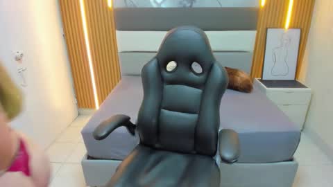   online show from September 30, 12:54 pm