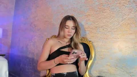 LEZY online show from December 3, 7:45 pm