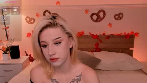 Snapshot of lezy_liza chatting on September 19, 3:52 am Lisa online show from September 19, 3:52 am