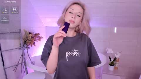 Snapshot of lezy_liza chatting on September 20, 4:24 am Lisa online show from September 20, 4:24 am