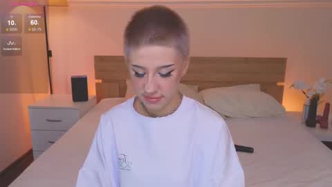 Snapshot of lezy_liza chatting on October 9, 3:59 am Lisa online show from October 9, 3:59 am