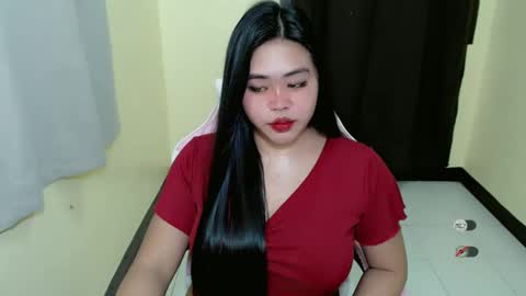 Snapshot of lhara_cumming chatting on February 14, 8:05 pm LHARA online show from February 14, 8:05 pm