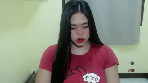 Snapshot of lhara_cumming chatting on February 25, 12:03 am LHARA online show from February 25, 12:03 am