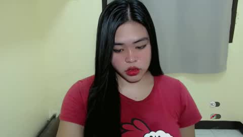 Snapshot of lhara_cumming chatting on February 26, 12:05 am LHARA online show from February 26, 12:05 am