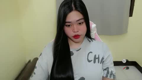 Snapshot of lhara_cumming chatting on February 28, 11:23 pm LHARA online show from February 28, 11:23 pm