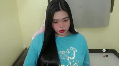 Snapshot of lhara_cumming chatting on March 2, 1:36 am LHARA online show from March 2, 1:36 am