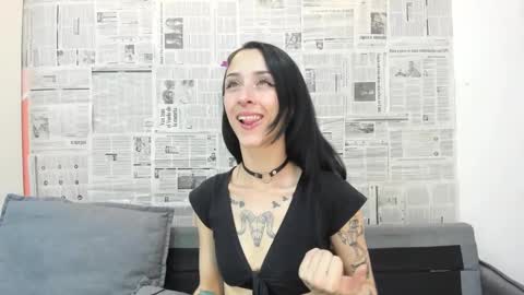 Snapshot of lhiamfitt chatting on December 18, 6:57 pm lhiamfitt online show from December 18, 6:57 pm